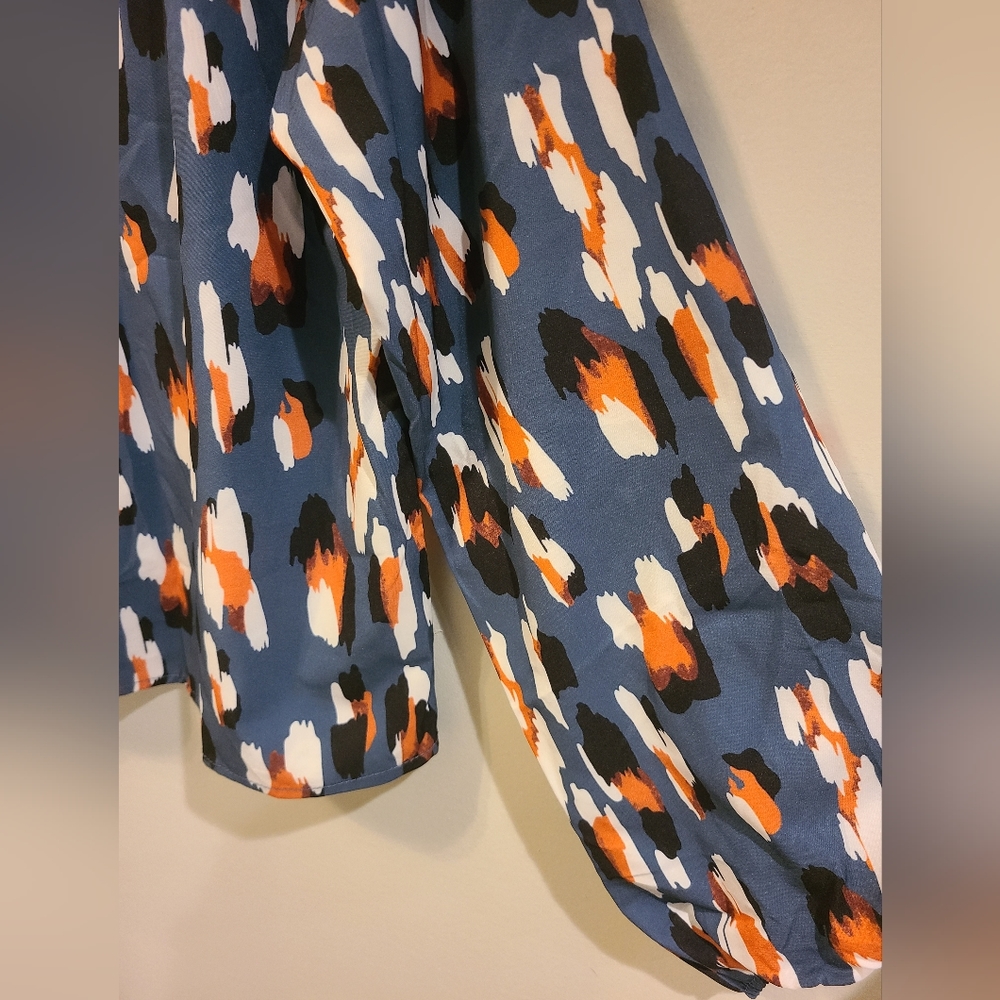 Patterned Blouse - Picture 3 of 4